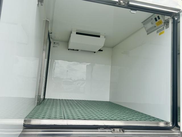 キャリイトラック 低温冷蔵冷凍車　－３０℃設定　菱重コールドチェーン冷凍機　２コンプレッサー仕様　薄箱仕様　片側スライドドア　リヤワンタッチ扉　キーレス　ＰＷ　ＥＴＣ　助手席エアバッグ　ＡＢＳ　左右９０度ストッパー　樹脂製スノコ　庫内ライト（18枚目）