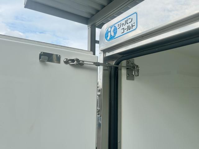 キャリイトラック 低温冷蔵冷凍車　－３０℃設定　菱重コールドチェーン冷凍機　２コンプレッサー仕様　薄箱仕様　片側スライドドア　リヤワンタッチ扉　キーレス　ＰＷ　ＥＴＣ　助手席エアバッグ　ＡＢＳ　左右９０度ストッパー　樹脂製スノコ　庫内ライト（22枚目）