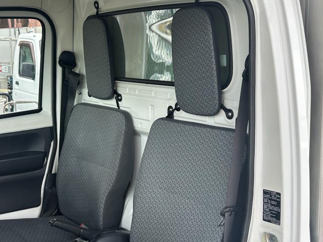 ＮＴ１００クリッパートラック 冷蔵冷凍車　－５℃設定　菱重コールドチェーン２コンプ仕様　菱重コールドチェーン２コンプレッサー冷凍機　片側スライドドア　リヤワンタッチ扉　バックカメラ　デジタルミラー　ＥＴＣ　９０度ストッパー　樹脂製スノコ　庫内ライト　荷箱カギ（33枚目）