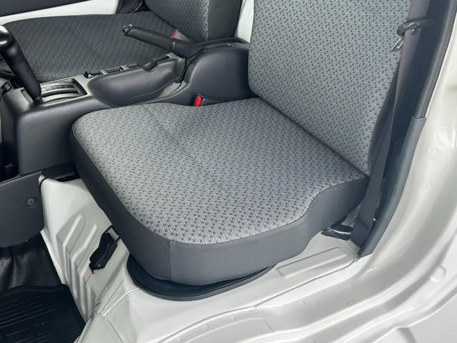 ＮＴ１００クリッパートラック 冷蔵冷凍車　－５℃設定　菱重コールドチェーン２コンプ仕様　菱重コールドチェーン２コンプレッサー冷凍機　片側スライドドア　リヤワンタッチ扉　バックカメラ　デジタルミラー　ＥＴＣ　９０度ストッパー　樹脂製スノコ　庫内ライト　荷箱カギ（34枚目）