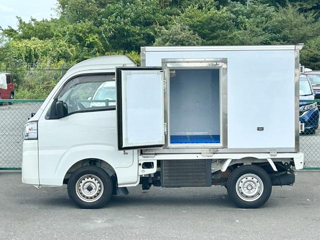 ハイゼットトラック 低温冷蔵冷凍車　－２２℃設定　ダイハツ純正　デンソー冷凍機　片側ドア　リヤロックロッド扉　キーレス　パワーウィンドウ　助手席エアバッグ　ＡＢＳ　９０度ストッパー　樹脂製スノコ　庫内ライト　荷箱カギ（11枚目）