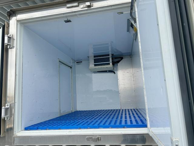 ハイゼットトラック 低温冷蔵冷凍車　－２２℃設定　ダイハツ純正　デンソー冷凍機　片側ドア　リヤロックロッド扉　キーレス　パワーウィンドウ　助手席エアバッグ　ＡＢＳ　９０度ストッパー　樹脂製スノコ　庫内ライト　荷箱カギ（17枚目）