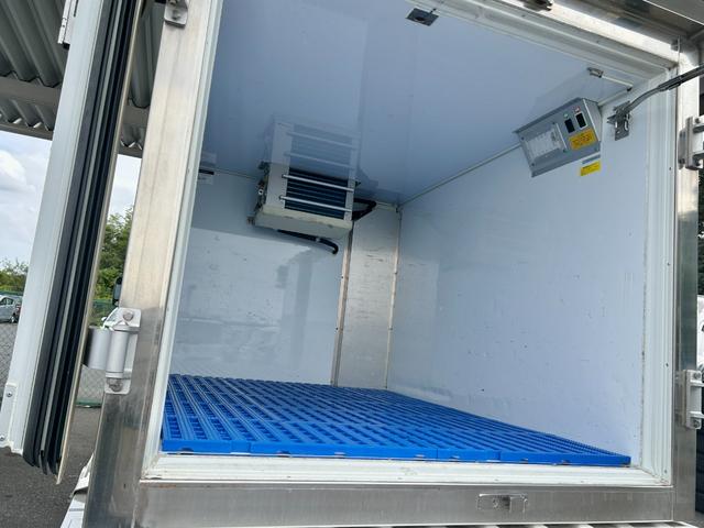 ハイゼットトラック 低温冷蔵冷凍車　－２２℃設定　ダイハツ純正　デンソー冷凍機　片側ドア　リヤロックロッド扉　キーレス　パワーウィンドウ　助手席エアバッグ　ＡＢＳ　９０度ストッパー　樹脂製スノコ　庫内ライト　荷箱カギ（18枚目）