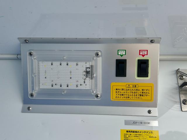 ハイゼットトラック 低温冷蔵冷凍車　－２２℃設定　ダイハツ純正　デンソー冷凍機　片側ドア　リヤロックロッド扉　キーレス　パワーウィンドウ　助手席エアバッグ　ＡＢＳ　９０度ストッパー　樹脂製スノコ　庫内ライト　荷箱カギ（20枚目）