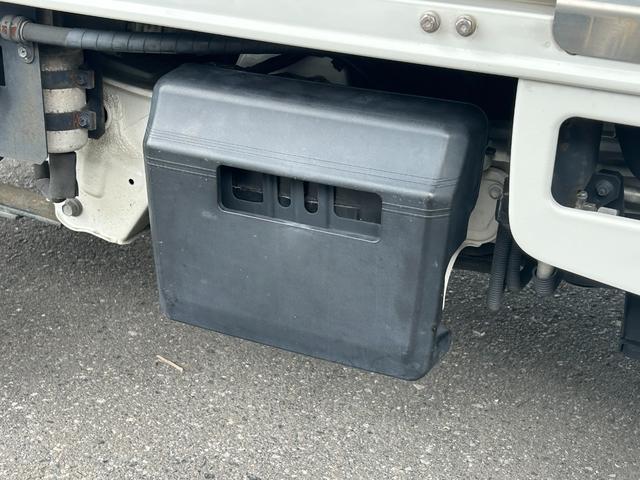 ハイゼットトラック 低温冷蔵冷凍車　－２２℃設定　ダイハツ純正　デンソー冷凍機　片側ドア　リヤロックロッド扉　キーレス　パワーウィンドウ　助手席エアバッグ　ＡＢＳ　９０度ストッパー　樹脂製スノコ　庫内ライト　荷箱カギ（42枚目）