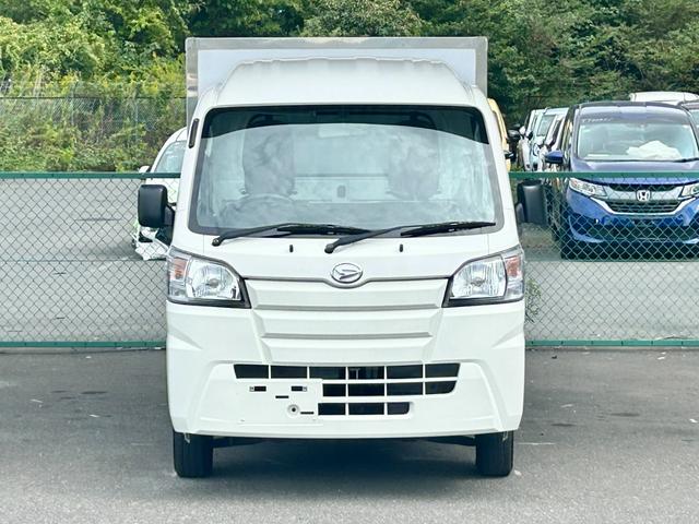 ハイゼットトラック ４ＷＤ　低温冷蔵冷凍車　－２２℃設定　ダイハツ純正　デンソー冷凍機　片側ドア　リヤロックロッド扉　キーレス　パワーウィンドウ　ＥＴＣ　助手席エアバッグ　ＡＢＳ　９０度ストッパー　樹脂製スノコ　庫内ライト　荷箱カギ（7枚目）