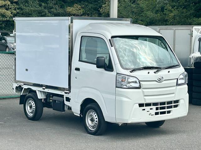 ハイゼットトラック ４ＷＤ　低温冷蔵冷凍車　－２２℃設定　ダイハツ純正　デンソー冷凍機　片側ドア　リヤロックロッド扉　キーレス　パワーウィンドウ　ＥＴＣ　助手席エアバッグ　ＡＢＳ　９０度ストッパー　樹脂製スノコ　庫内ライト　荷箱カギ（9枚目）