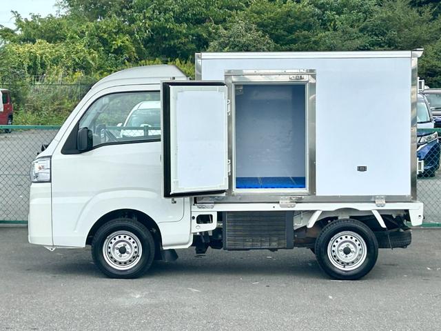 ハイゼットトラック ４ＷＤ　低温冷蔵冷凍車　－２２℃設定　ダイハツ純正　デンソー冷凍機　片側ドア　リヤロックロッド扉　キーレス　パワーウィンドウ　ＥＴＣ　助手席エアバッグ　ＡＢＳ　９０度ストッパー　樹脂製スノコ　庫内ライト　荷箱カギ（11枚目）
