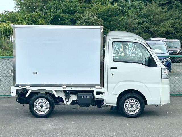 ハイゼットトラック ４ＷＤ　低温冷蔵冷凍車　－２２℃設定　ダイハツ純正　デンソー冷凍機　片側ドア　リヤロックロッド扉　キーレス　パワーウィンドウ　ＥＴＣ　助手席エアバッグ　ＡＢＳ　９０度ストッパー　樹脂製スノコ　庫内ライト　荷箱カギ（12枚目）