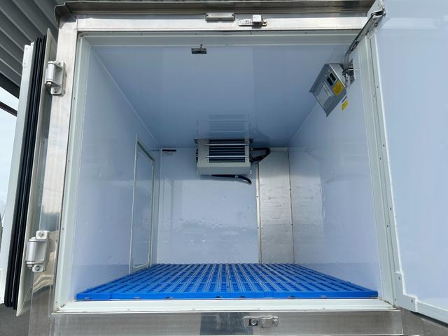 ハイゼットトラック ４ＷＤ　低温冷蔵冷凍車　－２２℃設定　ダイハツ純正　デンソー冷凍機　片側ドア　リヤロックロッド扉　キーレス　パワーウィンドウ　ＥＴＣ　助手席エアバッグ　ＡＢＳ　９０度ストッパー　樹脂製スノコ　庫内ライト　荷箱カギ（16枚目）