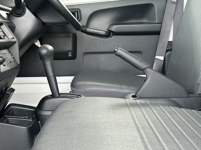 ハイゼットトラック ４ＷＤ　低温冷蔵冷凍車　－２２℃設定　ダイハツ純正　デンソー冷凍機　片側ドア　リヤロックロッド扉　キーレス　パワーウィンドウ　ＥＴＣ　助手席エアバッグ　ＡＢＳ　９０度ストッパー　樹脂製スノコ　庫内ライト　荷箱カギ（40枚目）