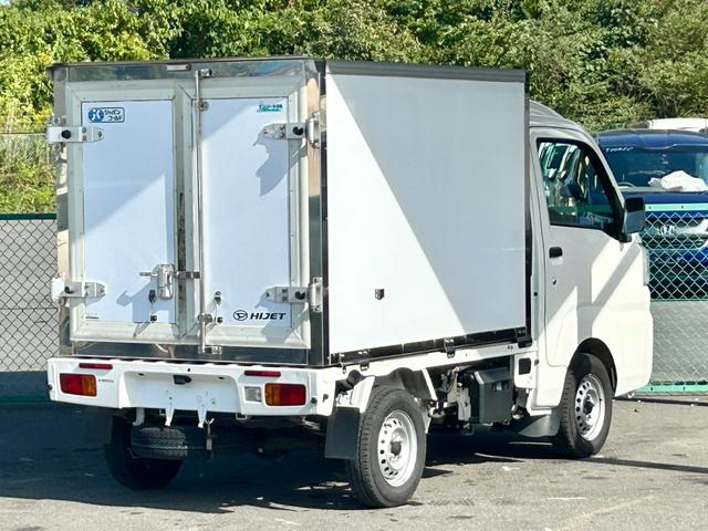 ハイゼットトラック ４ＷＤ　低温冷蔵冷凍車　－２２℃設定　ダイハツ純正　デンソー冷凍機　片側ドア　リヤロックロッド扉　キーレス　パワーウィンドウ　ＥＴＣ　助手席エアバッグ　ＡＢＳ　９０度ストッパー　樹脂製スノコ　庫内ライト　荷箱カギ（5枚目）