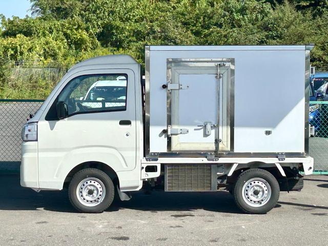 ハイゼットトラック ４ＷＤ　低温冷蔵冷凍車　－２２℃設定　ダイハツ純正　デンソー冷凍機　片側ドア　リヤロックロッド扉　キーレス　パワーウィンドウ　ＥＴＣ　助手席エアバッグ　ＡＢＳ　９０度ストッパー　樹脂製スノコ　庫内ライト　荷箱カギ（10枚目）