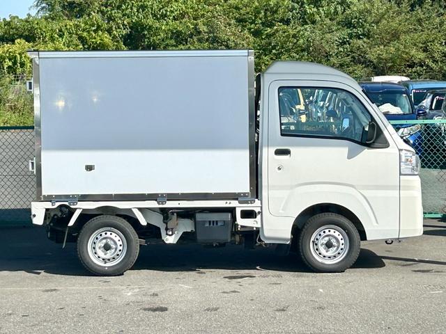 ハイゼットトラック ４ＷＤ　低温冷蔵冷凍車　－２２℃設定　ダイハツ純正　デンソー冷凍機　片側ドア　リヤロックロッド扉　キーレス　パワーウィンドウ　ＥＴＣ　助手席エアバッグ　ＡＢＳ　９０度ストッパー　樹脂製スノコ　庫内ライト　荷箱カギ（12枚目）