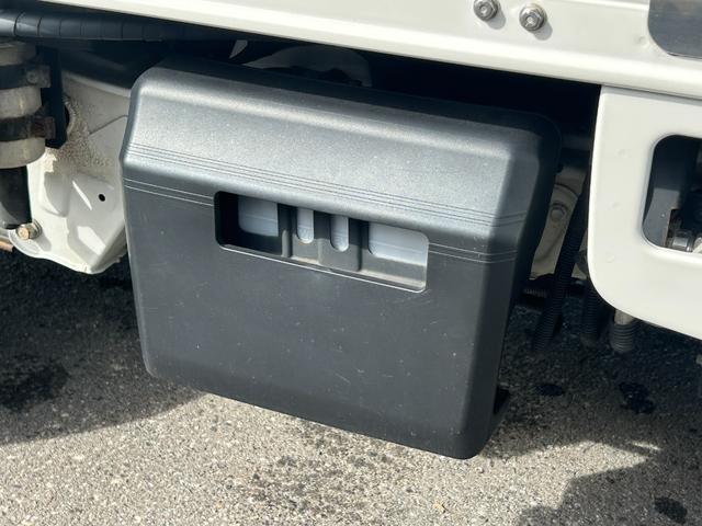 ハイゼットトラック ４ＷＤ　低温冷蔵冷凍車　－２２℃設定　ダイハツ純正　デンソー冷凍機　片側ドア　リヤロックロッド扉　キーレス　パワーウィンドウ　ＥＴＣ　助手席エアバッグ　ＡＢＳ　９０度ストッパー　樹脂製スノコ　庫内ライト　荷箱カギ（45枚目）
