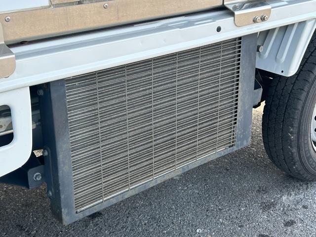 ハイゼットトラック ４ＷＤ　低温冷蔵冷凍車　－２２℃設定　ダイハツ純正　デンソー冷凍機　片側ドア　リヤロックロッド扉　キーレス　パワーウィンドウ　ＥＴＣ　助手席エアバッグ　ＡＢＳ　９０度ストッパー　樹脂製スノコ　庫内ライト　荷箱カギ（46枚目）