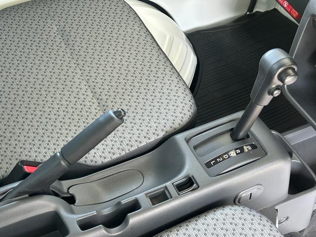 ＮＴ１００クリッパートラック 冷蔵冷凍車　中温－５℃設定　菱重コールドチェーン２コンプ仕様　菱重コールドチェーン２コンプレッサー冷凍機　薄型エバポレータ　片側スライドドア　リヤワンタッチ扉　キーレス　ＰＷ　バックカメラ・ＥＴＣ　助手席エアバッグ　ＡＢＳ　９０度ストッパー　樹脂製スノコ（29枚目）