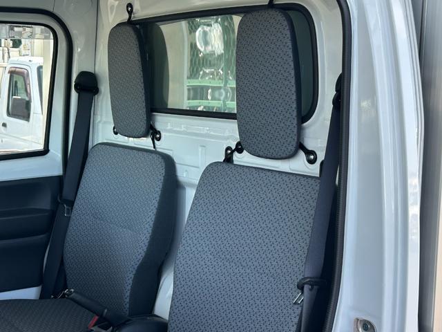 ＮＴ１００クリッパートラック 冷蔵冷凍車　中温－５℃設定　菱重コールドチェーン２コンプ仕様　菱重コールドチェーン２コンプレッサー冷凍機　薄型エバポレータ　片側スライドドア　リヤワンタッチ扉　キーレス　ＰＷ　バックカメラ・ＥＴＣ　助手席エアバッグ　ＡＢＳ　９０度ストッパー　樹脂製スノコ（32枚目）