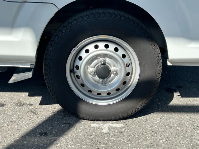 ＮＴ１００クリッパートラック 冷蔵冷凍車　中温－５℃設定　菱重コールドチェーン２コンプ仕様　菱重コールドチェーン２コンプレッサー冷凍機　薄型エバポレータ　片側スライドドア　リヤワンタッチ扉　キーレス　ＰＷ　バックカメラ・ＥＴＣ　助手席エアバッグ　ＡＢＳ　９０度ストッパー　樹脂製スノコ（51枚目）