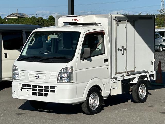 ＮＴ１００クリッパートラック 低温冷蔵冷凍車－３０℃設定　菱重コールドチェーン２コンプ仕様　菱重コールドチェーン２コンプレッサー冷凍機　片側スライドドア　リヤロックロッド扉　社外ナビ・ＴＶ・ＥＴＣ　助手席エアバッグ　ＡＢＳ　９０度ストッパー　樹脂製スノコ　庫内ライト　荷箱カギ（8枚目）