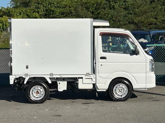 ＮＴ１００クリッパートラック 低温冷蔵冷凍車－３０℃設定　菱重コールドチェーン２コンプ仕様　菱重コールドチェーン２コンプレッサー冷凍機　片側スライドドア　リヤロックロッド扉　社外ナビ・ＴＶ・ＥＴＣ　助手席エアバッグ　ＡＢＳ　９０度ストッパー　樹脂製スノコ　庫内ライト　荷箱カギ（12枚目）