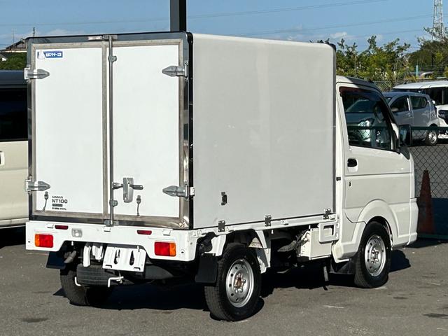 ＮＴ１００クリッパートラック 低温冷蔵冷凍車－３０℃設定　菱重コールドチェーン２コンプ仕様　菱重コールドチェーン２コンプレッサー冷凍機　片側スライドドア　リヤロックロッド扉　社外ナビ・ＴＶ・ＥＴＣ　助手席エアバッグ　ＡＢＳ　９０度ストッパー　樹脂製スノコ　庫内ライト　荷箱カギ（14枚目）