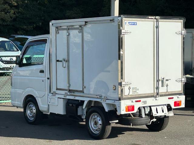 ＮＴ１００クリッパートラック 低温冷蔵冷凍車－３０℃設定　菱重コールドチェーン２コンプ仕様　菱重コールドチェーン２コンプレッサー冷凍機　片側スライドドア　リヤロックロッド扉　社外ナビ・ＴＶ・ＥＴＣ　助手席エアバッグ　ＡＢＳ　９０度ストッパー　樹脂製スノコ　庫内ライト　荷箱カギ（15枚目）