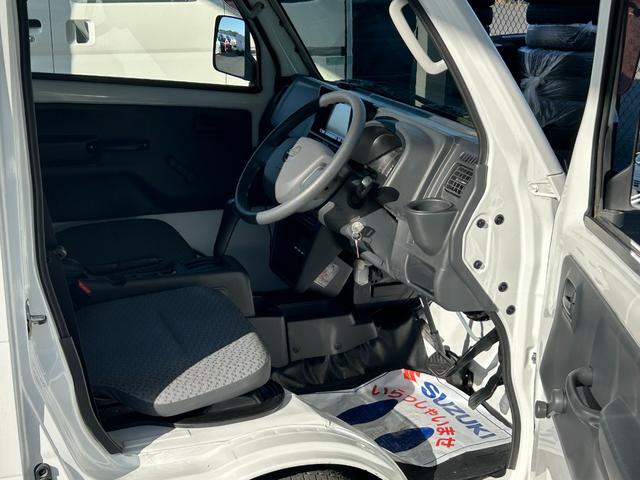 ＮＴ１００クリッパートラック 低温冷蔵冷凍車－３０℃設定　菱重コールドチェーン２コンプ仕様　菱重コールドチェーン２コンプレッサー冷凍機　片側スライドドア　リヤロックロッド扉　社外ナビ・ＴＶ・ＥＴＣ　助手席エアバッグ　ＡＢＳ　９０度ストッパー　樹脂製スノコ　庫内ライト　荷箱カギ（22枚目）