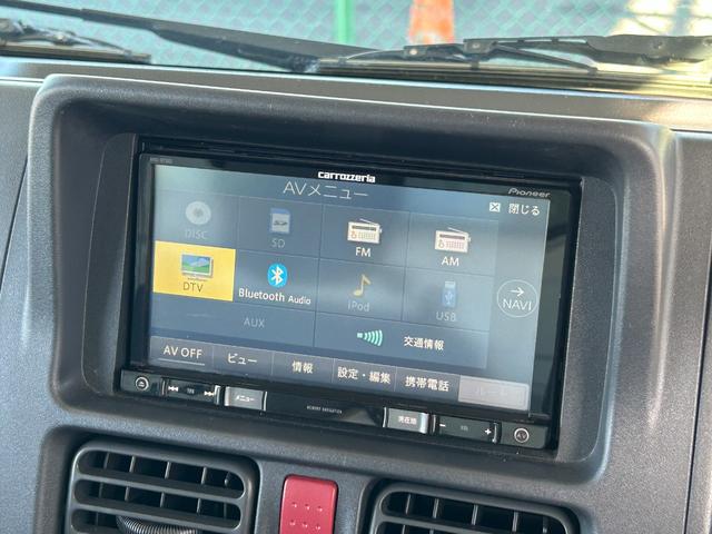 ＮＴ１００クリッパートラック 低温冷蔵冷凍車－３０℃設定　菱重コールドチェーン２コンプ仕様　菱重コールドチェーン２コンプレッサー冷凍機　片側スライドドア　リヤロックロッド扉　社外ナビ・ＴＶ・ＥＴＣ　助手席エアバッグ　ＡＢＳ　９０度ストッパー　樹脂製スノコ　庫内ライト　荷箱カギ（31枚目）