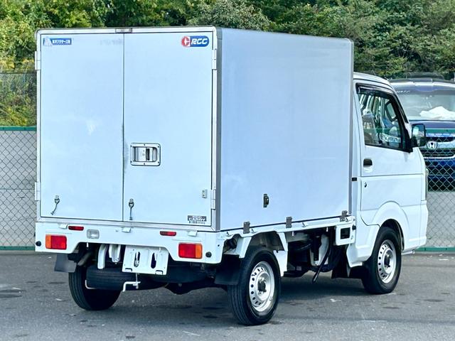 キャリイトラック 冷蔵冷凍車 中温-5℃設定 菱重コールドチェーン2コンプ仕様 菱重コールドチェーン2コンプレッサー冷凍機 薄型エバポレータ 片側スライドドア リヤワンタッチ扉 キーレス PW 助手席エアバッグ ABS 左右90度ストッパー 樹脂製スノコ 庫内ライト 荷箱カギ(5枚目)
