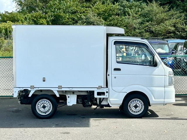 キャリイトラック 冷蔵冷凍車 中温-5℃設定 菱重コールドチェーン2コンプ仕様 菱重コールドチェーン2コンプレッサー冷凍機 薄型エバポレータ 片側スライドドア リヤワンタッチ扉 キーレス PW 助手席エアバッグ ABS 左右90度ストッパー 樹脂製スノコ 庫内ライト 荷箱カギ(12枚目)