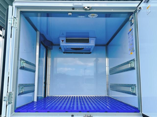 ハイゼットトラック ４ＷＤ　低温冷蔵冷凍車　－２５℃設定　サーマルマスター冷凍機　サーマルマスター２コンプレッサー冷凍機　スーパーカーゴ仕様　スマートアシスト　ＬＥＤパック　省力パック　プッシュスタート　電動格納ミラー　ＥＴＣ　ラッシングレール　床下フック　９０度ストッパー　スノコ（16枚目）