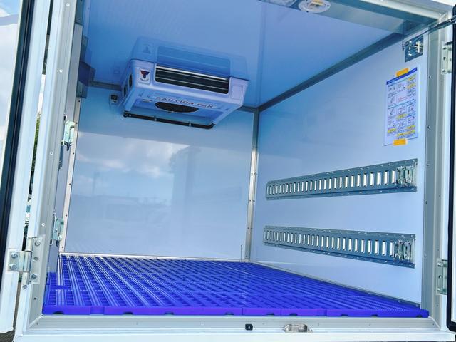 ハイゼットトラック ４ＷＤ　低温冷蔵冷凍車　－２５℃設定　サーマルマスター冷凍機　サーマルマスター２コンプレッサー冷凍機　スーパーカーゴ仕様　スマートアシスト　ＬＥＤパック　省力パック　プッシュスタート　電動格納ミラー　ＥＴＣ　ラッシングレール　床下フック　９０度ストッパー　スノコ（18枚目）
