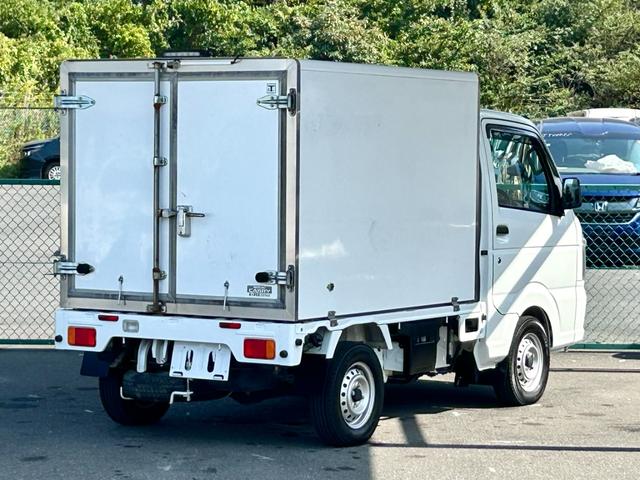 キャリイトラック ４ＷＤ　低温冷蔵冷凍車　－２０℃設定　キャリイ食品シリーズ　片側スライドドア　リヤロックロット扉　キーレス　パワーウィンドウ　バックカメラ　助手席エアバッグ　ＡＢＳ　左右９０度ストッパー　保冷カーテン　スノコ　庫内ライト　荷箱カギ（5枚目）