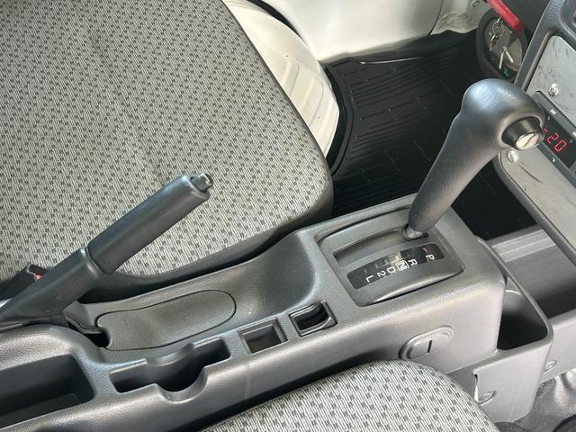 キャリイトラック ４ＷＤ　低温冷蔵冷凍車　－２０℃設定　キャリイ食品シリーズ　片側スライドドア　リヤロックロット扉　キーレス　パワーウィンドウ　バックカメラ　助手席エアバッグ　ＡＢＳ　左右９０度ストッパー　保冷カーテン　スノコ　庫内ライト　荷箱カギ（30枚目）