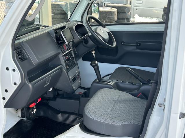 キャリイトラック ４ＷＤ　低温冷蔵冷凍車　－２０℃設定　キャリイ食品シリーズ　片側スライドドア　リヤロックロット扉　キーレス　パワーウィンドウ　バックカメラ　助手席エアバッグ　ＡＢＳ　左右９０度ストッパー　保冷カーテン　スノコ　庫内ライト　荷箱カギ（33枚目）