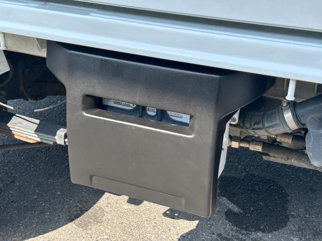 キャリイトラック ４ＷＤ　低温冷蔵冷凍車　－２０℃設定　キャリイ食品シリーズ　片側スライドドア　リヤロックロット扉　キーレス　パワーウィンドウ　バックカメラ　助手席エアバッグ　ＡＢＳ　左右９０度ストッパー　保冷カーテン　スノコ　庫内ライト　荷箱カギ（47枚目）