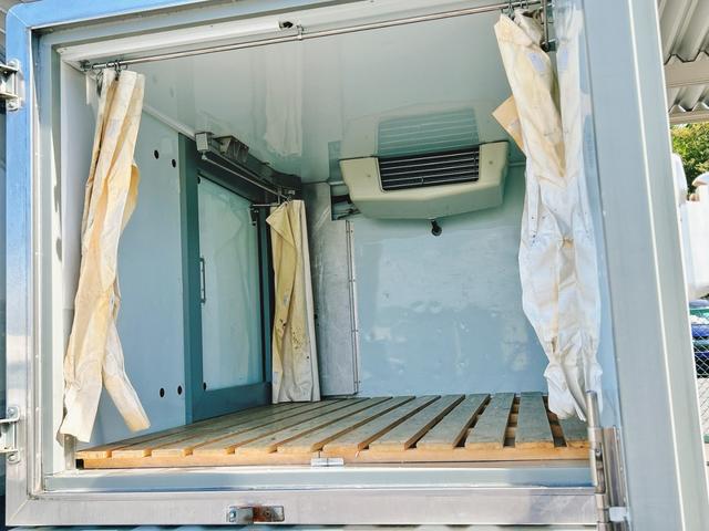 キャリイトラック 4WD 低温冷蔵冷凍車 -20℃設定 キャリイ食品シリーズ サーモキング冷凍機 片側スライドドア リヤロックロッド扉 キーレス PW バックカメラ ETC 助手席エアバッグ ABS 90度ストッパー 保冷カーテン 樹脂製スノコ 庫内ライト(17枚目)