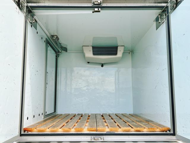キャリイトラック 2WAY スタンバイ付き冷蔵冷凍車  -5℃設定 スズキ純正 キャリイ食品シリーズ 片側スライドドア リヤワンタッチ扉 外部電源用スタンバイケーブル キーレス パワーウィンドウ バックカメラ ETC ABS 左右90度ストッパー スノコ(6枚目)