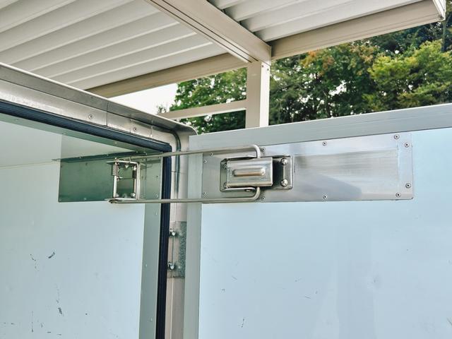 キャリイトラック 2WAY スタンバイ付き冷蔵冷凍車  -5℃設定 スズキ純正 キャリイ食品シリーズ 片側スライドドア リヤワンタッチ扉 外部電源用スタンバイケーブル キーレス パワーウィンドウ バックカメラ ETC ABS 左右90度ストッパー スノコ(21枚目)