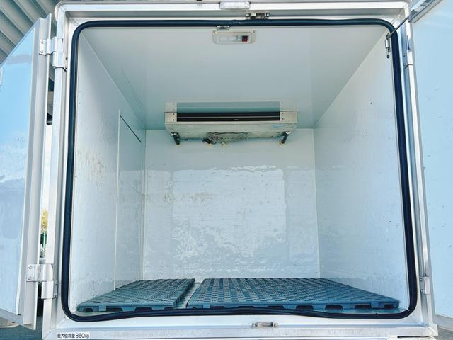 キャリイトラック 中温冷蔵冷凍車 -5℃設定 菱重コールドチェーン2コンプ仕様 菱重コールドチェーン冷凍機 2コンプレッサー仕様 片側スライドドア リヤワンタッチ扉 ETC 助手席エアバッグ ABS 90度ストッパー 樹脂製スノコ 庫内ライト 荷箱カギ(6枚目)