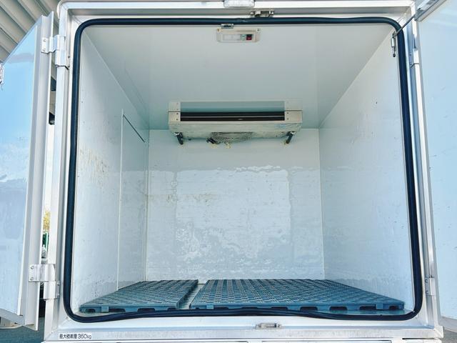 キャリイトラック 中温冷蔵冷凍車 -5℃設定 菱重コールドチェーン2コンプ仕様 菱重コールドチェーン冷凍機 2コンプレッサー仕様 片側スライドドア リヤワンタッチ扉 ETC 助手席エアバッグ ABS 90度ストッパー 樹脂製スノコ 庫内ライト 荷箱カギ(16枚目)