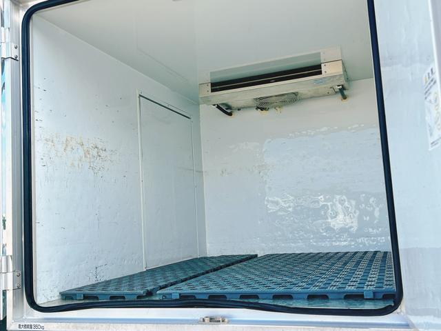 キャリイトラック 中温冷蔵冷凍車 -5℃設定 菱重コールドチェーン2コンプ仕様 菱重コールドチェーン冷凍機 2コンプレッサー仕様 片側スライドドア リヤワンタッチ扉 ETC 助手席エアバッグ ABS 90度ストッパー 樹脂製スノコ 庫内ライト 荷箱カギ(17枚目)