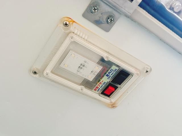 キャリイトラック 中温冷蔵冷凍車 -5℃設定 菱重コールドチェーン2コンプ仕様 菱重コールドチェーン冷凍機 2コンプレッサー仕様 片側スライドドア リヤワンタッチ扉 ETC 助手席エアバッグ ABS 90度ストッパー 樹脂製スノコ 庫内ライト 荷箱カギ(20枚目)