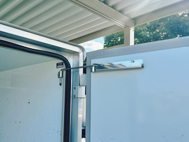 キャリイトラック 中温冷蔵冷凍車 -5℃設定 菱重コールドチェーン2コンプ仕様 菱重コールドチェーン冷凍機 2コンプレッサー仕様 片側スライドドア リヤワンタッチ扉 ETC 助手席エアバッグ ABS 90度ストッパー 樹脂製スノコ 庫内ライト 荷箱カギ(21枚目)