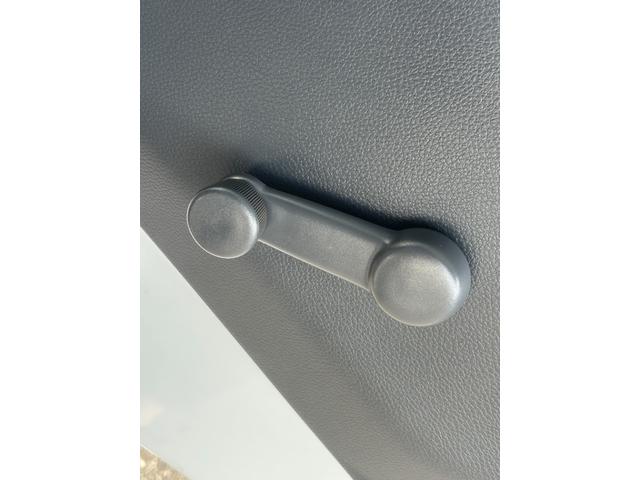 キャリイトラック 中温冷蔵冷凍車 -5℃設定 菱重コールドチェーン2コンプ仕様 菱重コールドチェーン冷凍機 2コンプレッサー仕様 片側スライドドア リヤワンタッチ扉 ETC 助手席エアバッグ ABS 90度ストッパー 樹脂製スノコ 庫内ライト 荷箱カギ(28枚目)