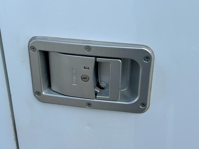 キャリイトラック 中温冷蔵冷凍車 -5℃設定 菱重コールドチェーン2コンプ仕様 菱重コールドチェーン冷凍機 2コンプレッサー仕様 片側スライドドア リヤワンタッチ扉 ETC 助手席エアバッグ ABS 90度ストッパー 樹脂製スノコ 庫内ライト 荷箱カギ(41枚目)