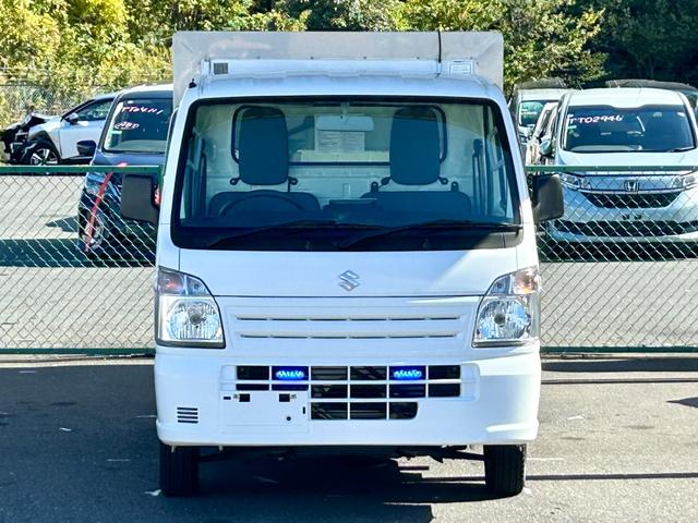 キャリイトラック ４ＷＤ　低温冷蔵冷凍車　－２０℃設定　キャリイ食品シリーズ　片側スライドドア　リヤロックロッド扉　キーレス　パワーウィンドウ　バックカメラ　助手席エアバッグ　ＡＢＳ　スノコ　９０度ストッパー　保冷カーテン　庫内ライト　荷箱カギ（7枚目）