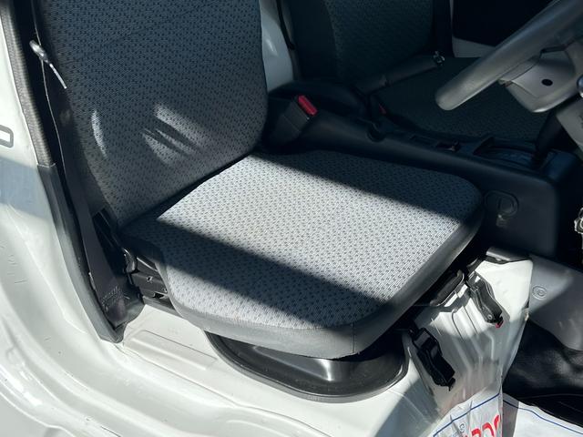 キャリイトラック ４ＷＤ　低温冷蔵冷凍車　－２０℃設定　キャリイ食品シリーズ　片側スライドドア　リヤロックロッド扉　キーレス　パワーウィンドウ　バックカメラ　助手席エアバッグ　ＡＢＳ　スノコ　９０度ストッパー　保冷カーテン　庫内ライト　荷箱カギ（24枚目）