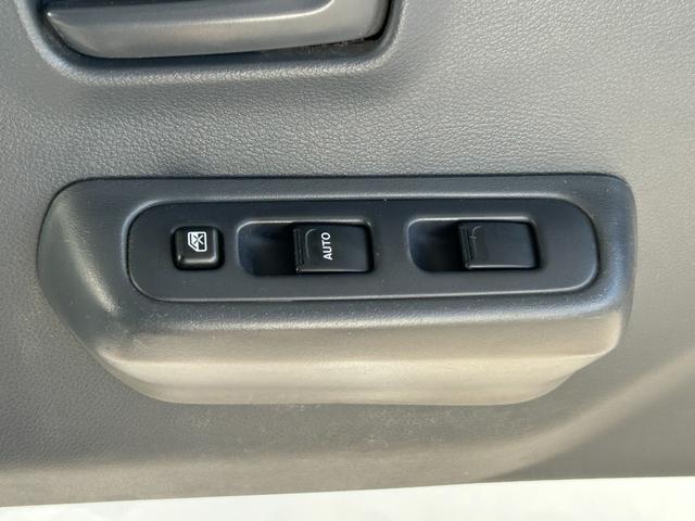 キャリイトラック ４ＷＤ　低温冷蔵冷凍車　－２０℃設定　キャリイ食品シリーズ　片側スライドドア　リヤロックロッド扉　キーレス　パワーウィンドウ　バックカメラ　助手席エアバッグ　ＡＢＳ　スノコ　９０度ストッパー　保冷カーテン　庫内ライト　荷箱カギ（28枚目）